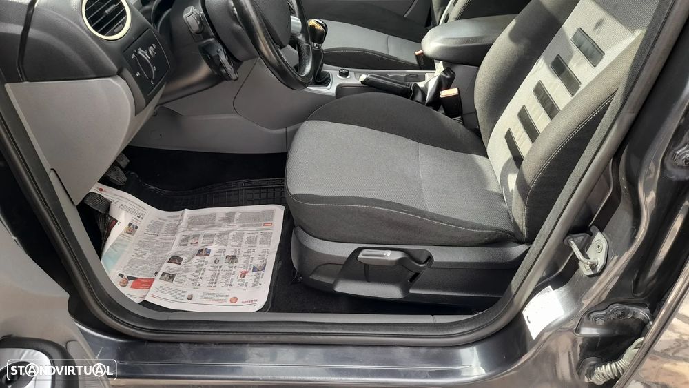 Ford Focus SW 1.6 TDCi DPF Trend - 13