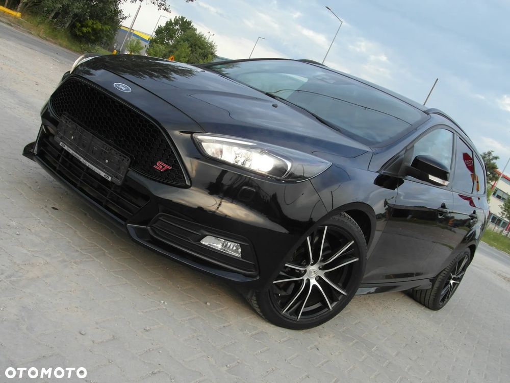 Ford Focus 2.0 EcoBoost ST mit Leder-Sport-Paket - 1
