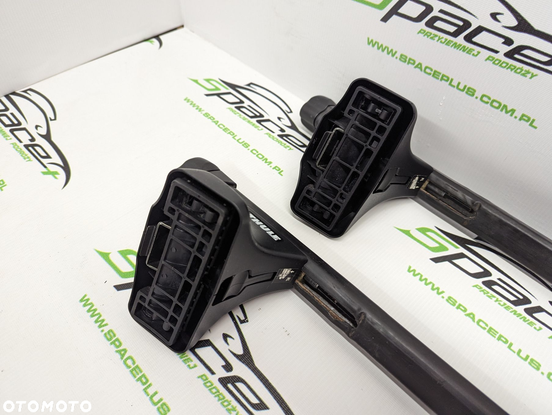 Bagażnik dachowy Thule: belki 761 + Kit dopasowujący 141003 + Stopy 750 - 5