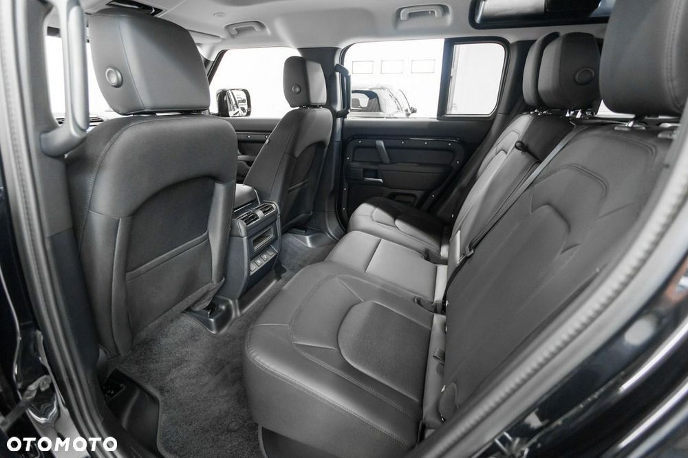 Land Rover Defender - 35