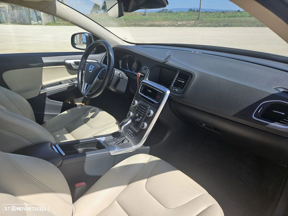 Volvo V60 D6 Plug-In-Hybrid AWD Geartronic Summum - 5