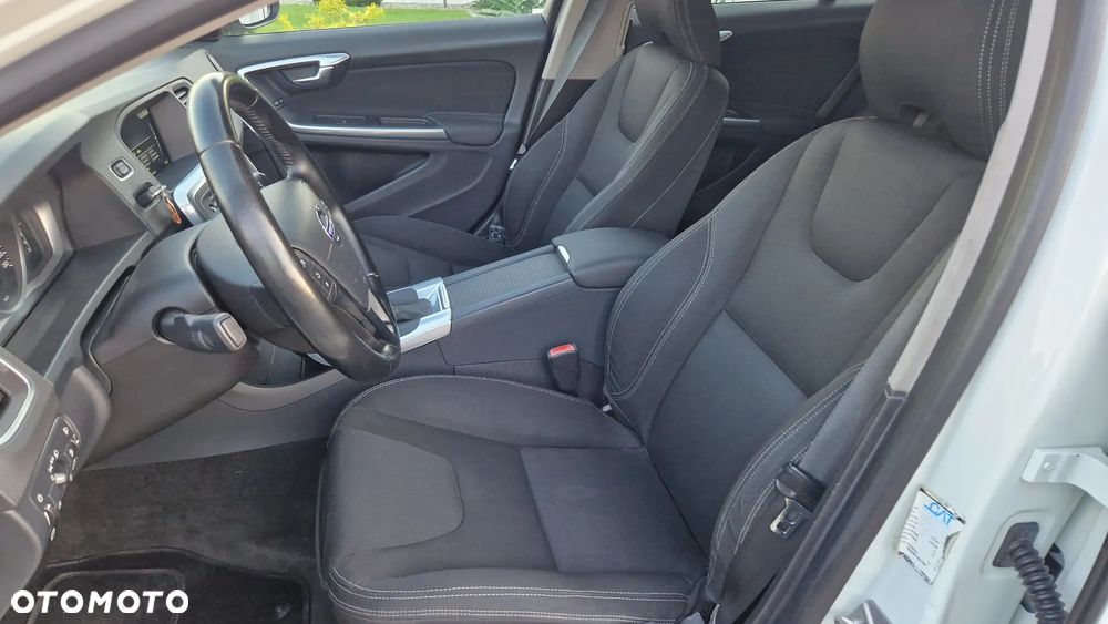 Volvo V60 D2 Momentum - 13