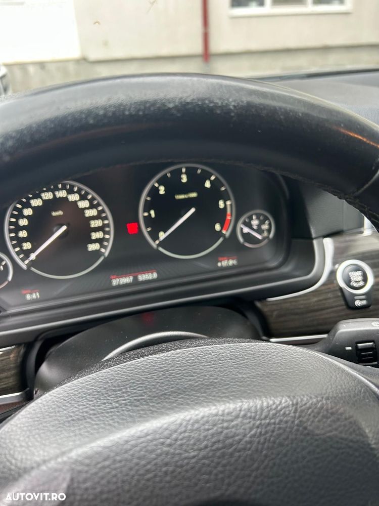 BMW Seria 5 525d xDrive AT - 11