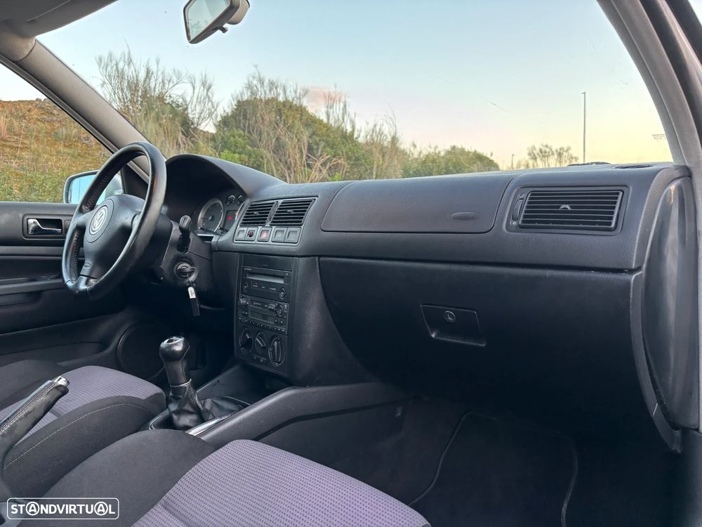 VW Golf 1.9 TDi 25 Anos - 18
