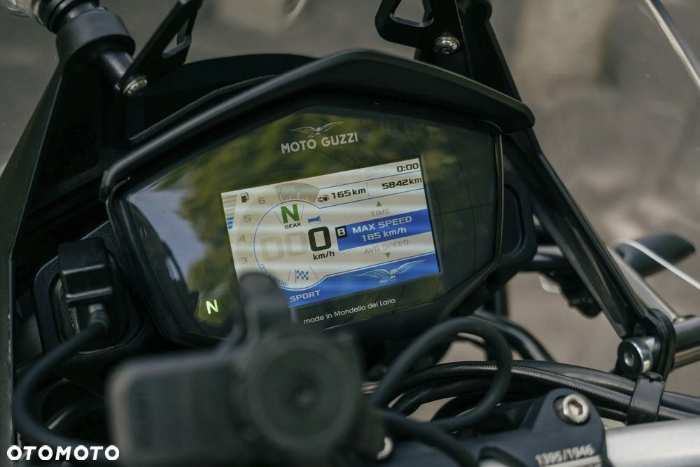 Moto Guzzi V85 - 13