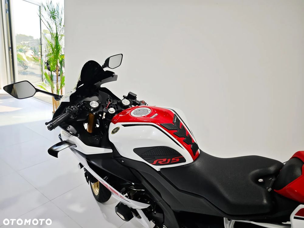 Yamaha YZF - 19