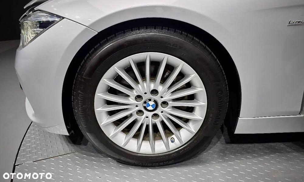 BMW Seria 3 320i Luxury Line - 17