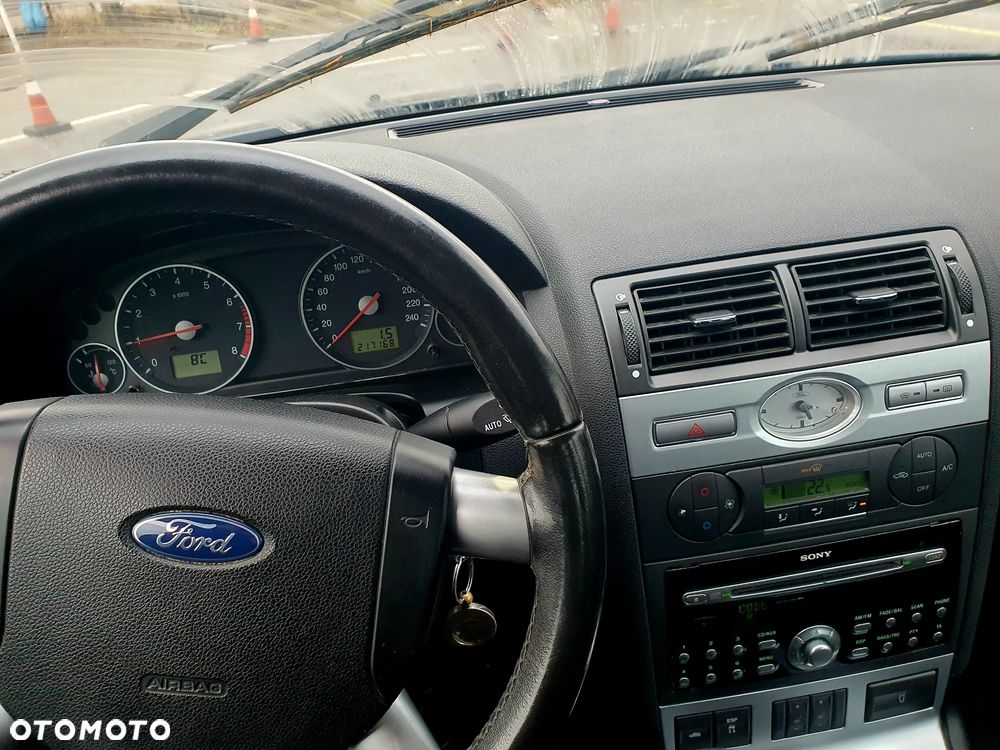 Ford Mondeo 2.0 Futura X - 8