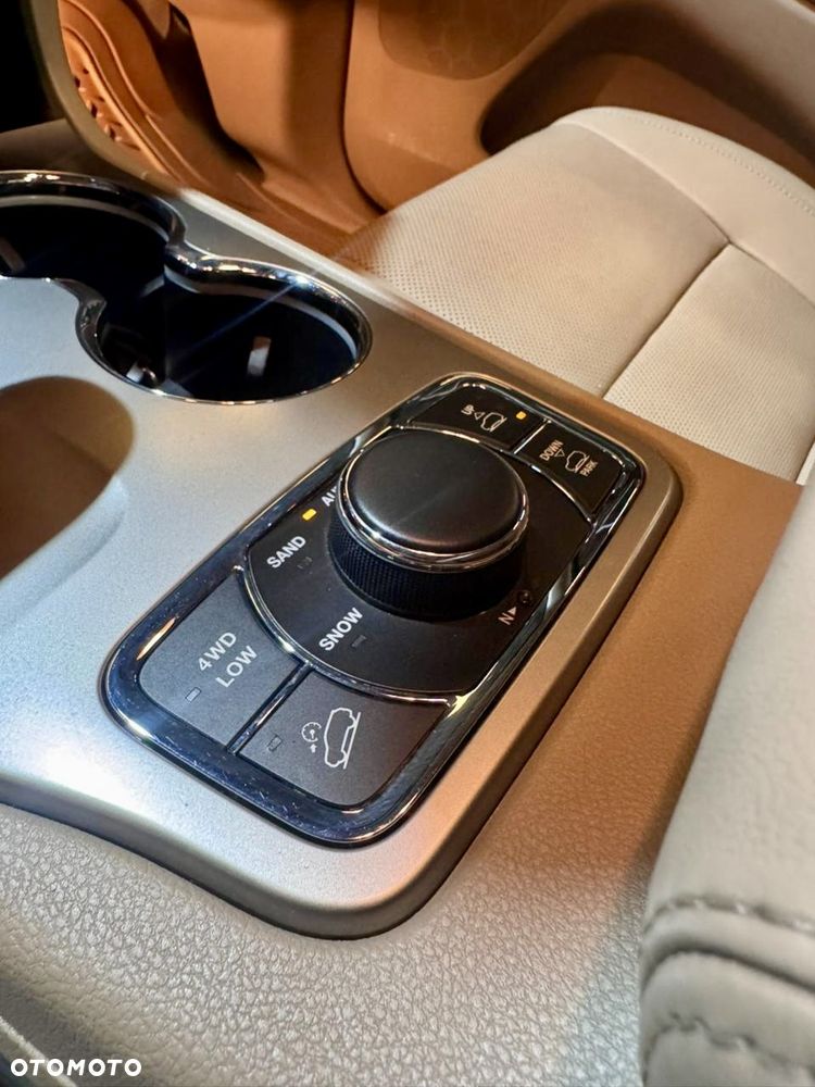 Jeep Grand Cherokee 5.7 V8 Overland Summit - 23