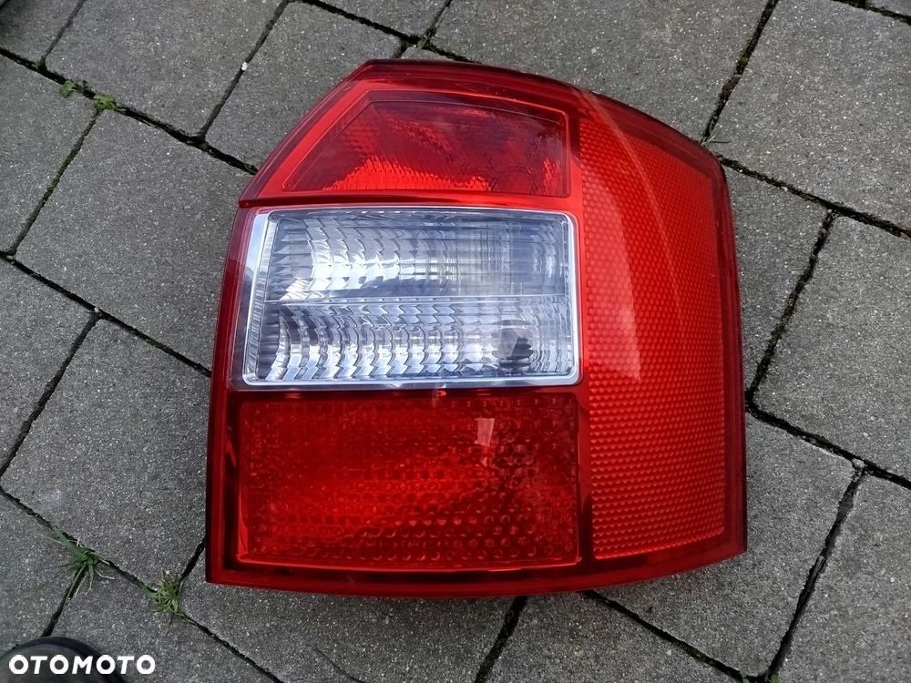 Audi A4 B6 sedan lampa tylna lewa lub prawa - 6