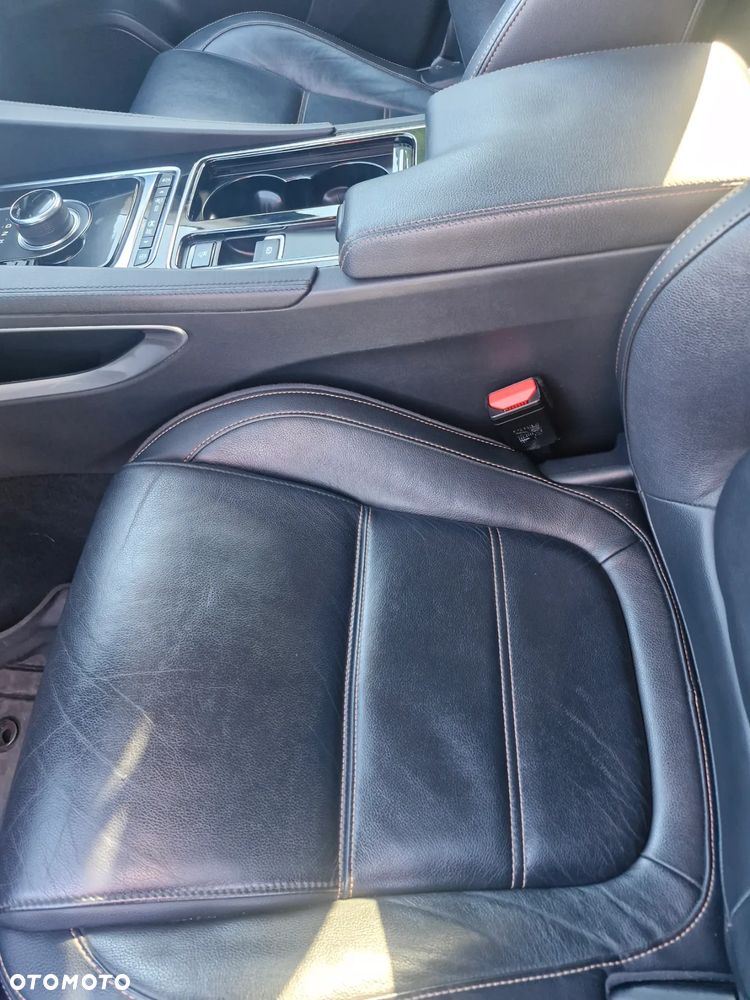 Jaguar F-Pace 2.0 i4D AWD Pure - 6