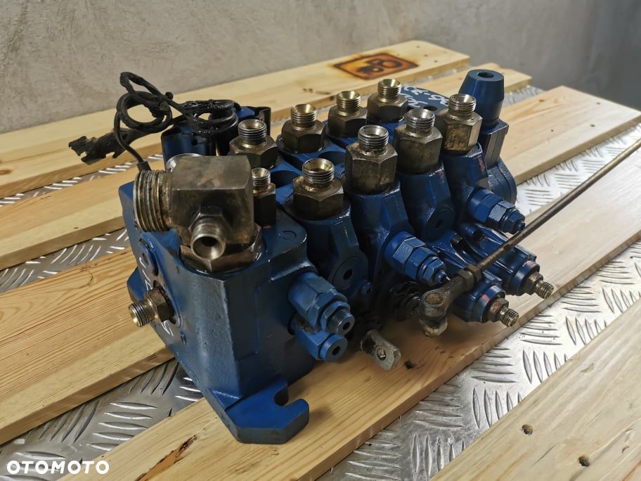 JCB 536-70 {Rozdzielacz hydrauliczny Rexroth 332D7916} - 4