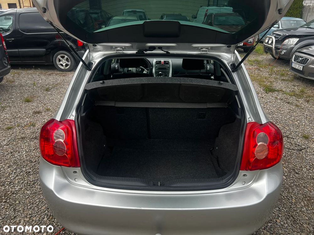 Toyota Auris 1.6 Executive - 26