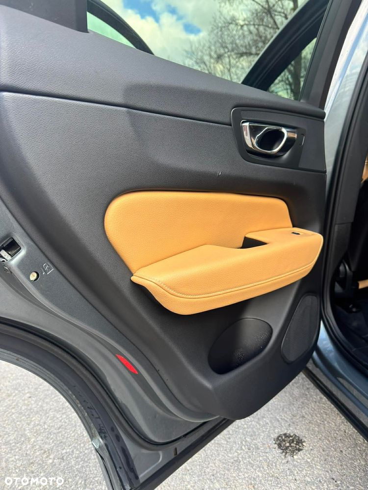 Volvo XC 60 D4 Momentum - 11