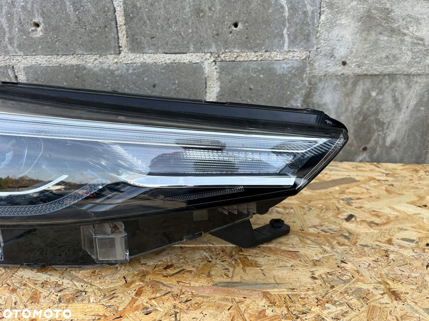 MG MG5 LAMPA PRZÓD PRAWA PRZEDNIA LED 100-40152 10796250 - 5