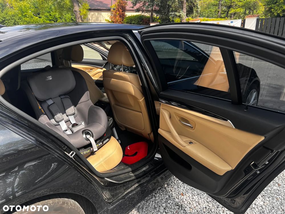 BMW Seria 5 520d xDrive - 7