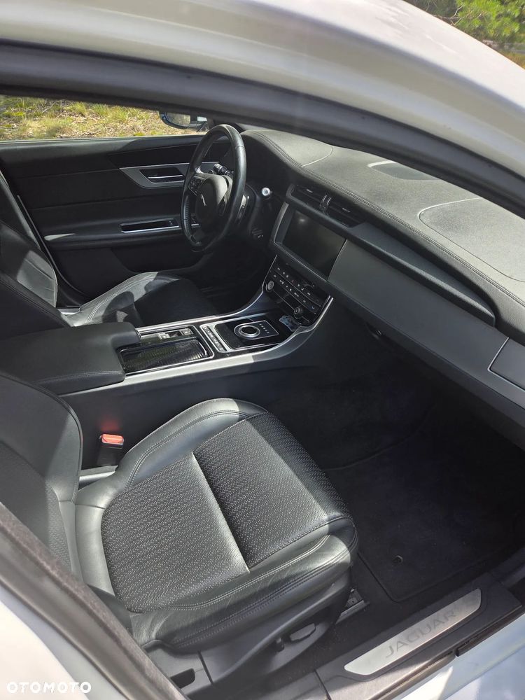 Jaguar XF 2.0 i4D Prestige - 12