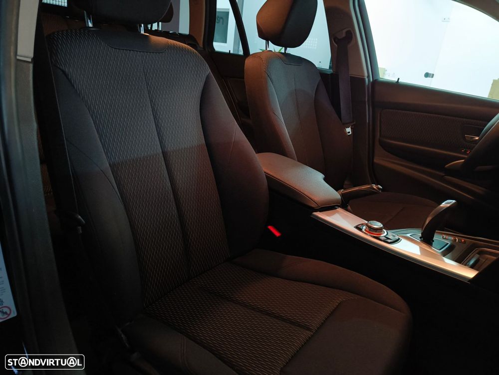 BMW 318 d Touring Aut. - 25