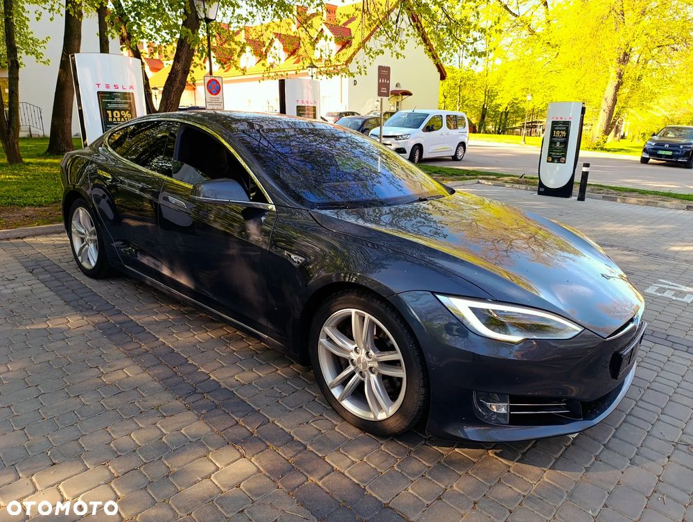 Tesla Model S - 24