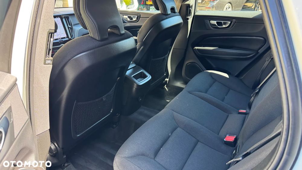 Volvo XC 60 B4 D Geartronic Momentum Pro - 20