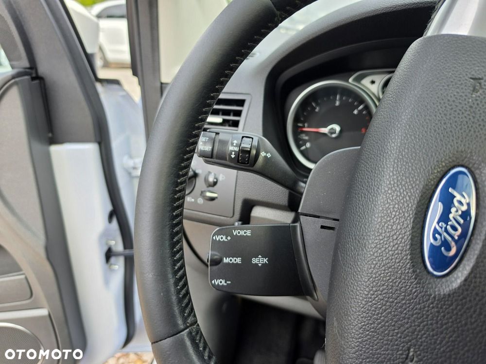 Ford Kuga 2.0 TDCi 4x4 Titanium - 38