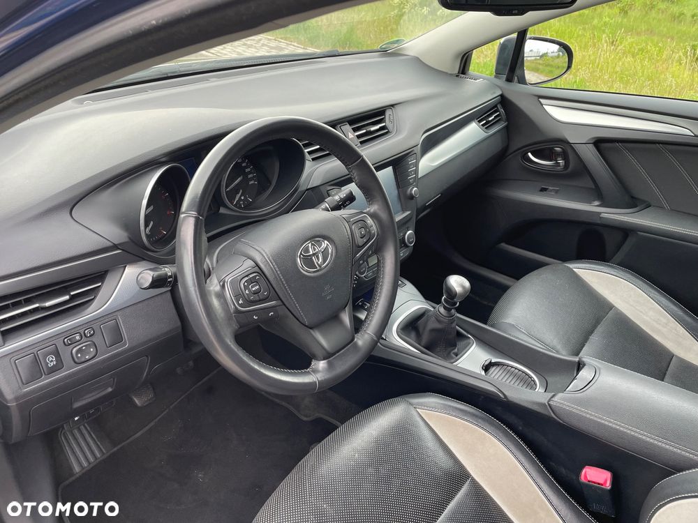 Toyota Avensis - 15