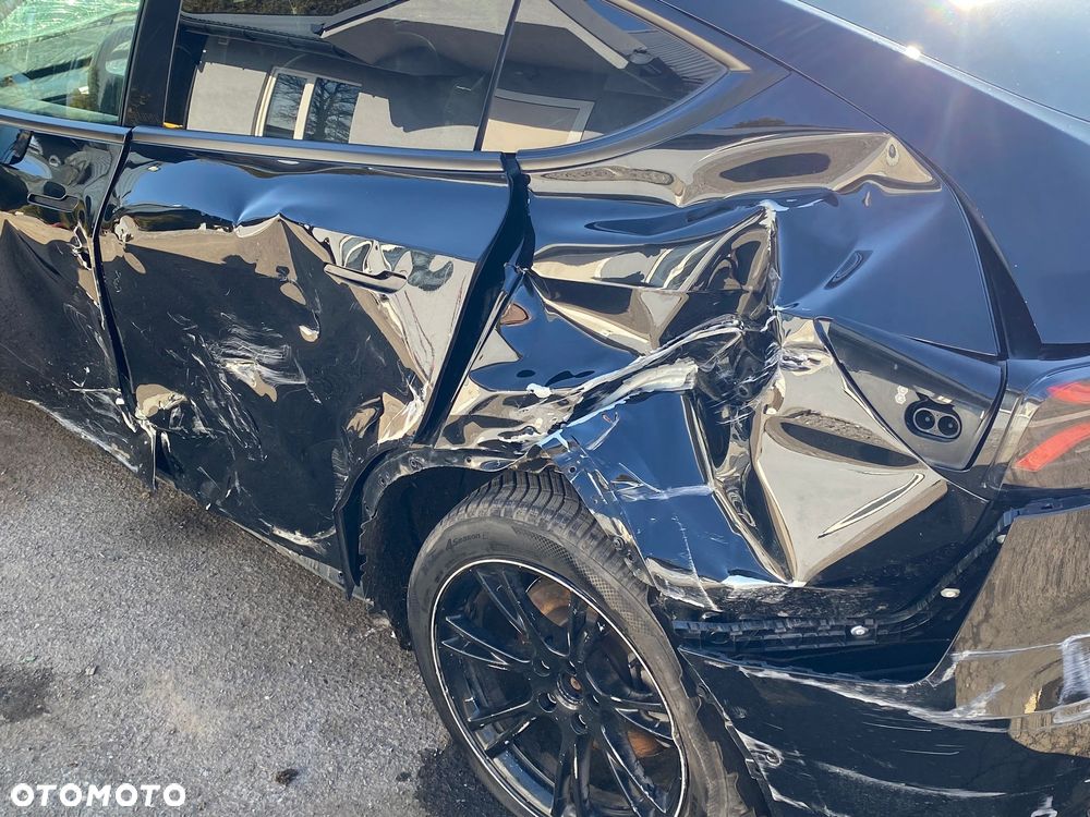 Tesla Y Long Range Dual Motor AWD - 13