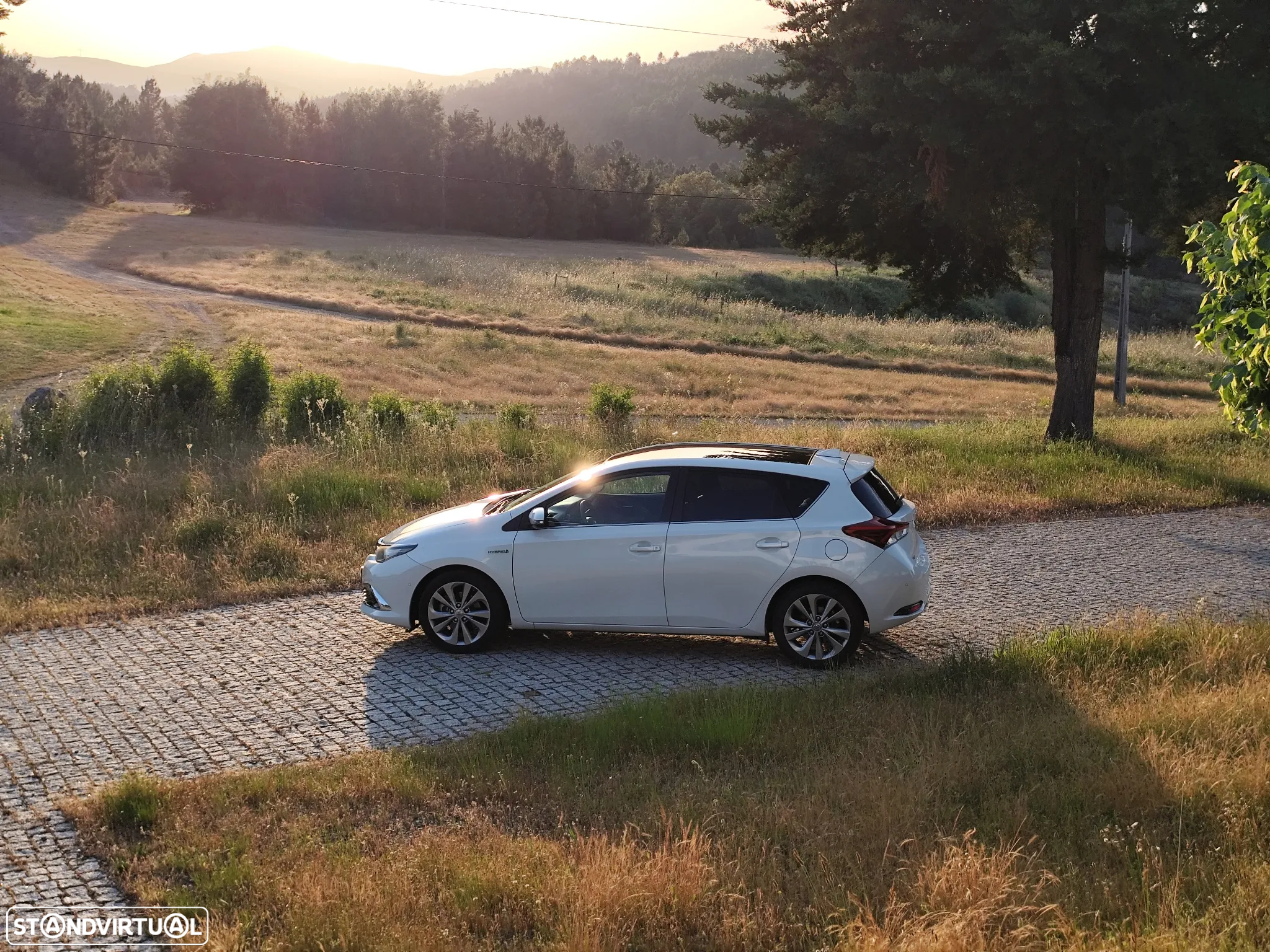 Toyota Auris 1.8 HSD Exclusive +TSS+Navi - 19
