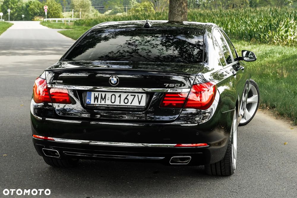 BMW Seria 7 750i xDrive - 12