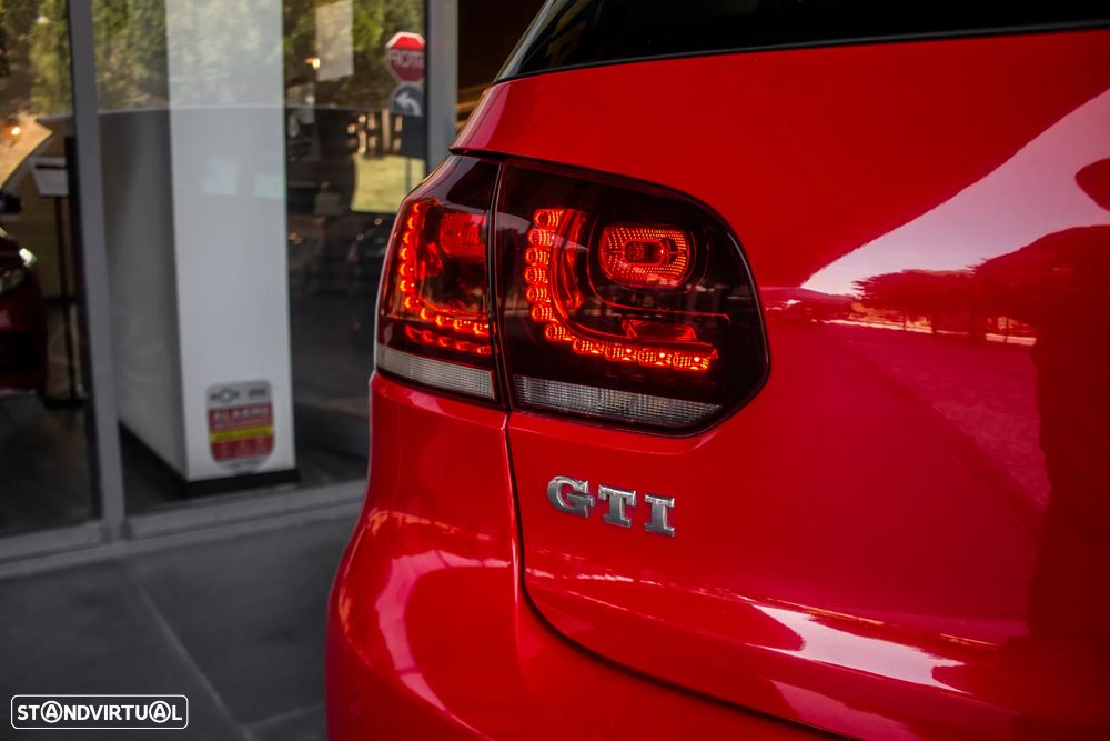 VW Golf 2.0 GTI DSG adidas - 11