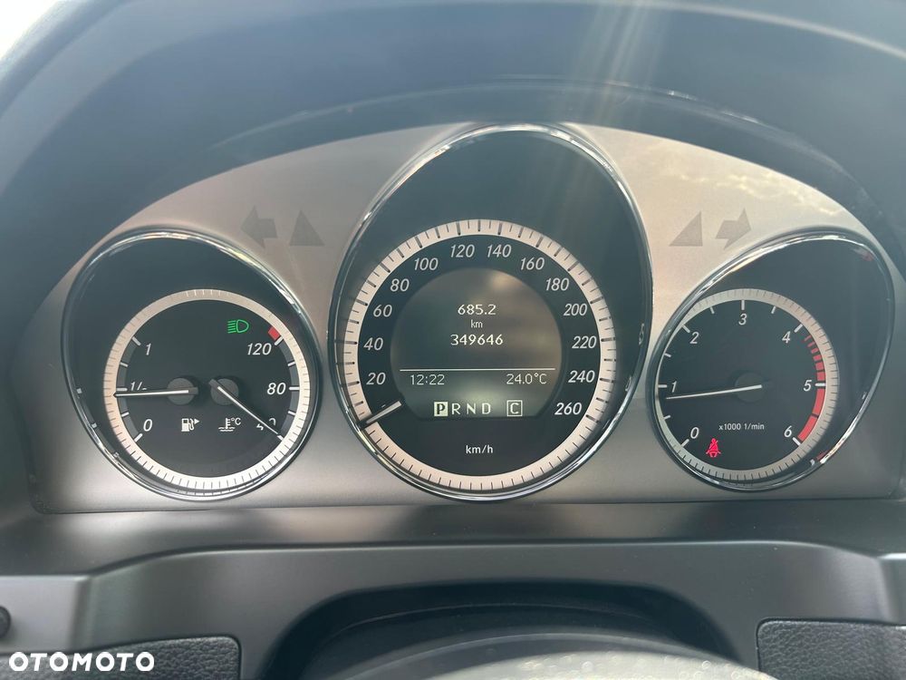 Mercedes-Benz Klasa C 220 CDI DPF (BlueEFFICIENCY) 7G-TRONIC - 26