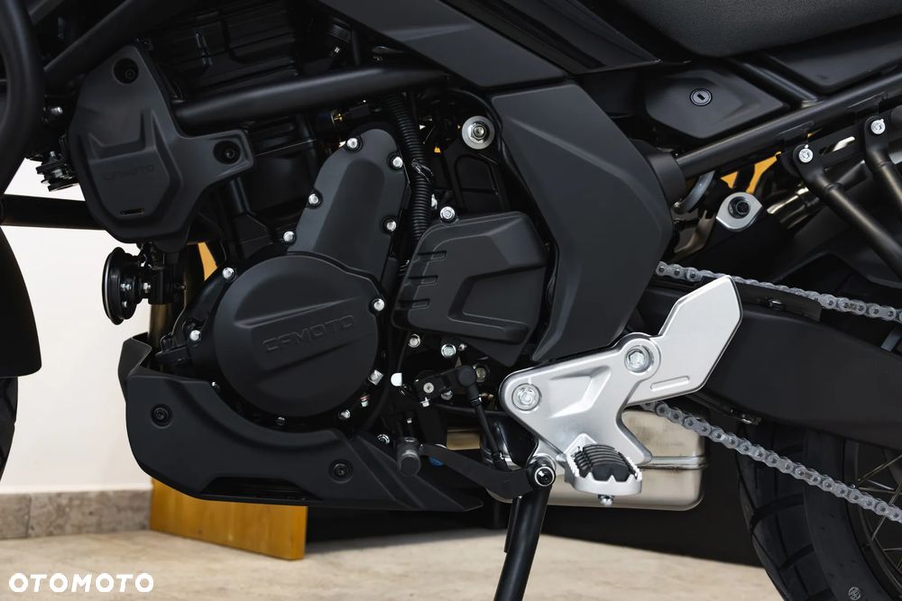 CFMoto 700MT - 8