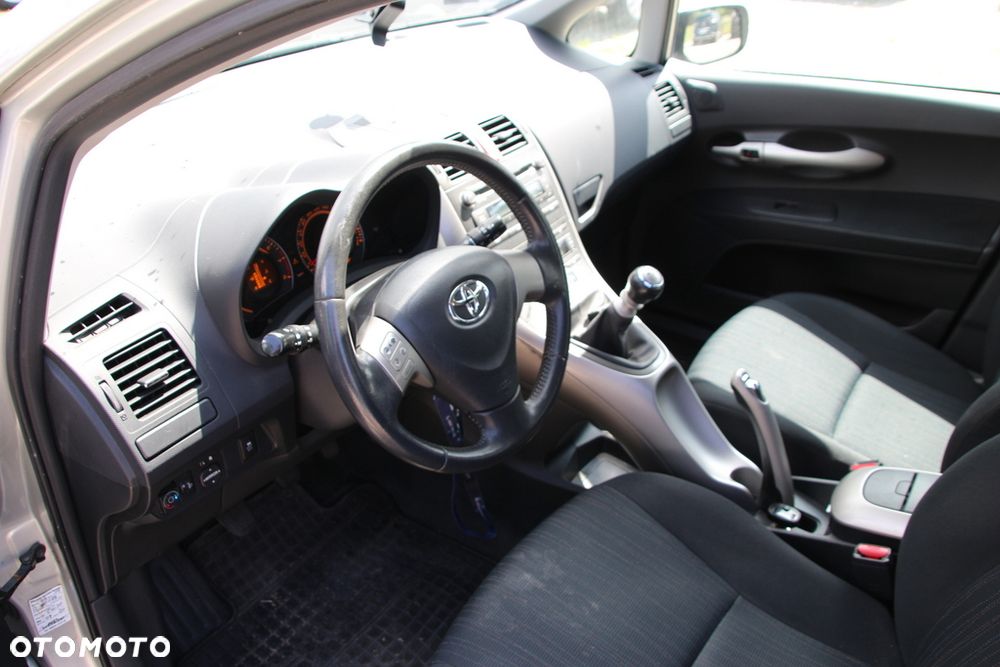Toyota Auris 1.6 Luna - 11
