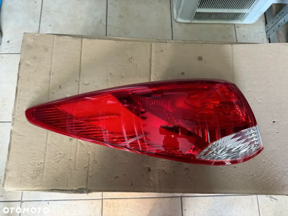 Reflektor / lampa tylna Hyundai IX35 - lewa strona - oryginalna - 1