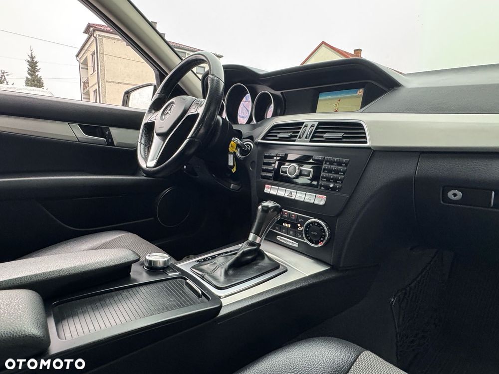 Mercedes-Benz Klasa C 220 T CDI DPF Automatik BlueEFFICIENCY Avantgarde - 17