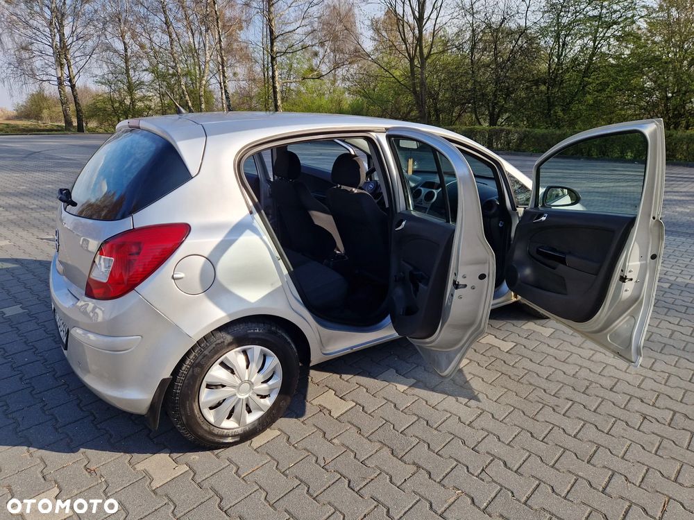 Opel Corsa 1.2 16V Essentia - 9