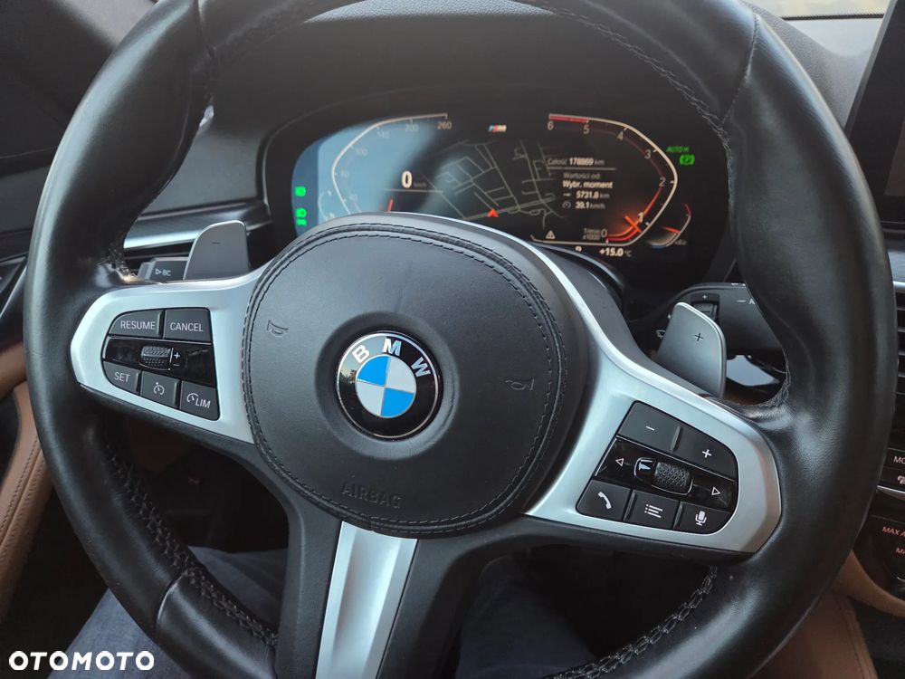 BMW Seria 5 520d xDrive - 14