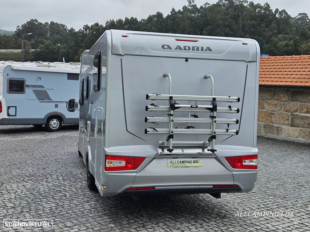 Adria Matrix M670SBC 50 YEARS 5 LUGARES DE LIVRETE CAMA CENTRAL + BASCULANTE - 15