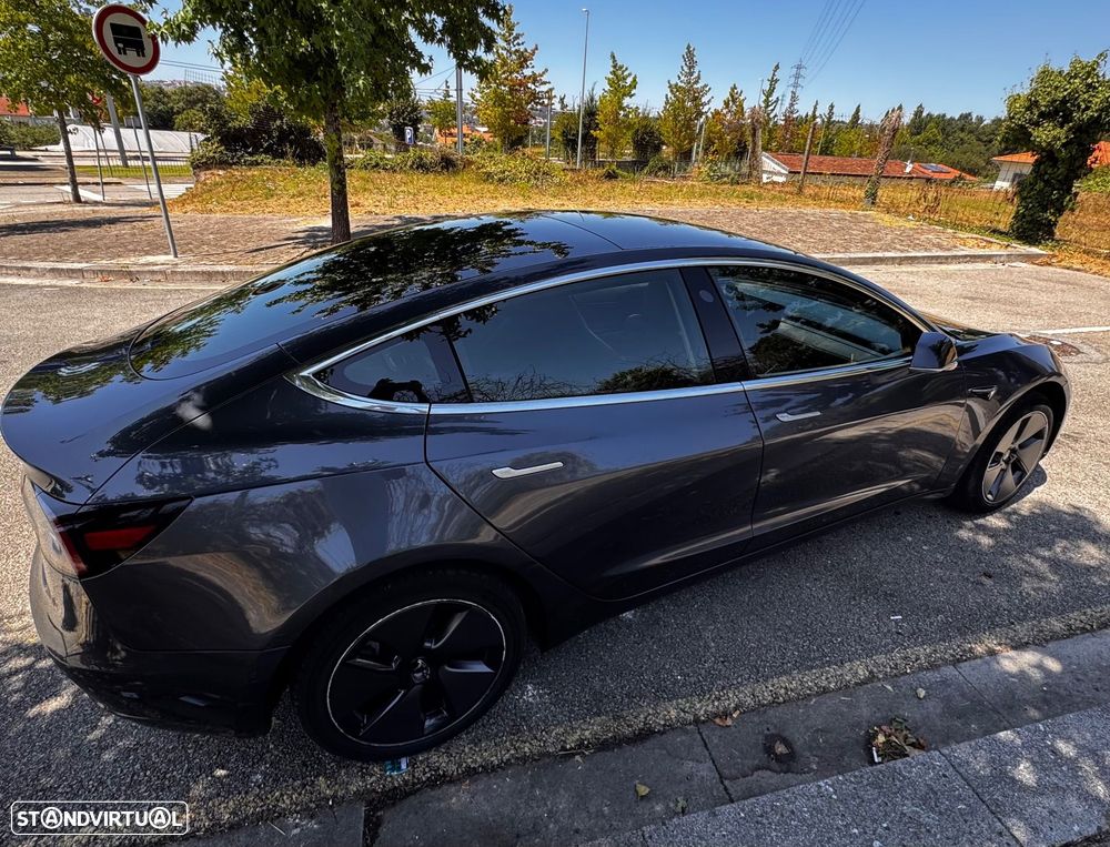 Tesla Model 3 - 4
