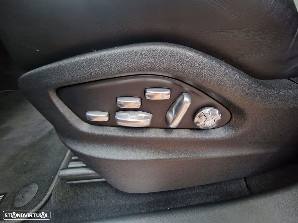 Porsche Cayenne Turbo - 57