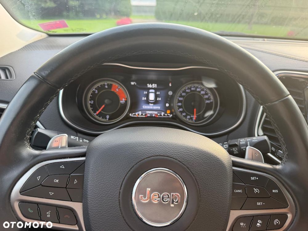 Jeep Cherokee - 18