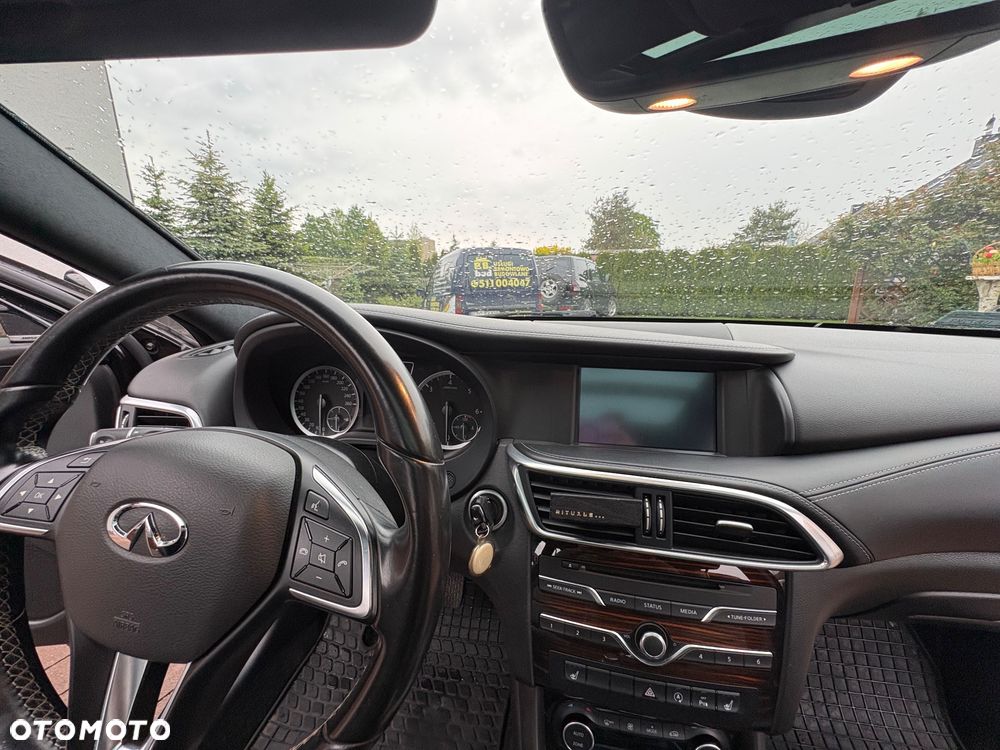 Infiniti Q30 1.5d Premium City Black - 32