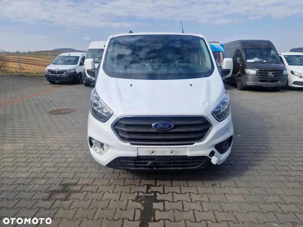 Ford Transit Custom L1H1 AUTOMAT TITANIUM PHEV FV23% - 11