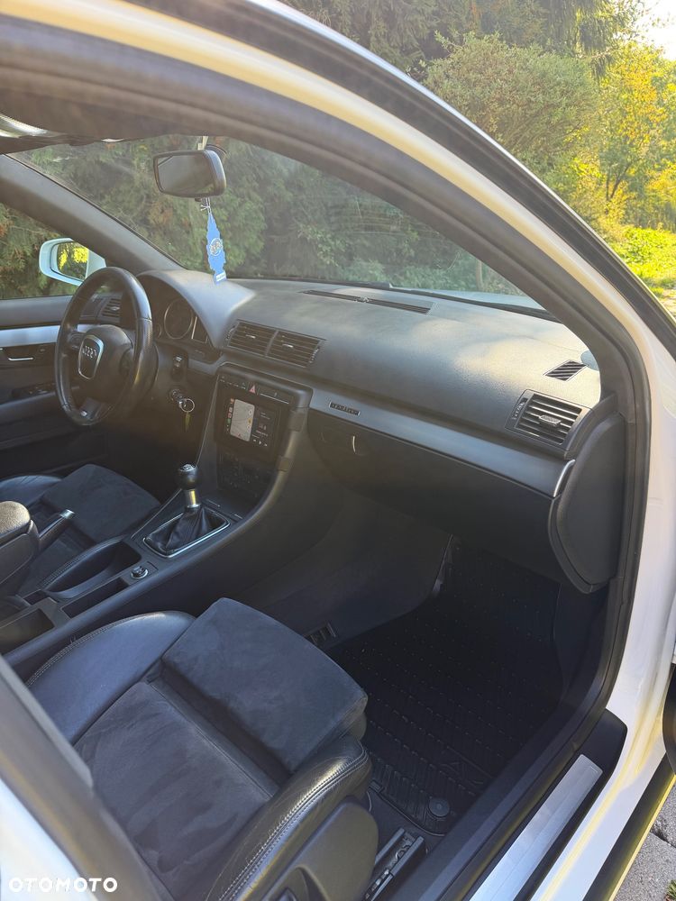 Audi A4 Avant - 16