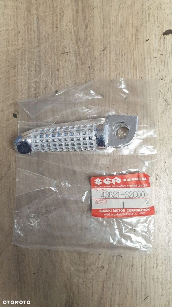 Podnóżek pasażera Suzuki GSX-R750 RF600 RG125 RGV250  43621-32C00 - 2