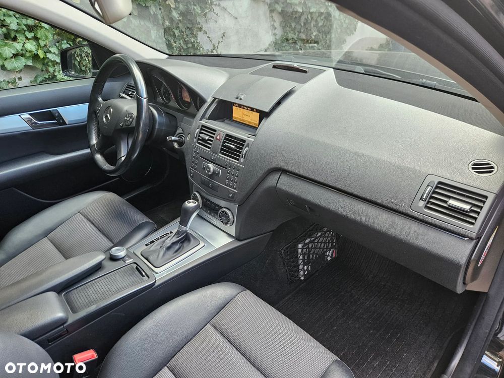 Mercedes-Benz Klasa C 220 CDI DPF Automatik BlueEFFICIENCY Avantgarde - 16