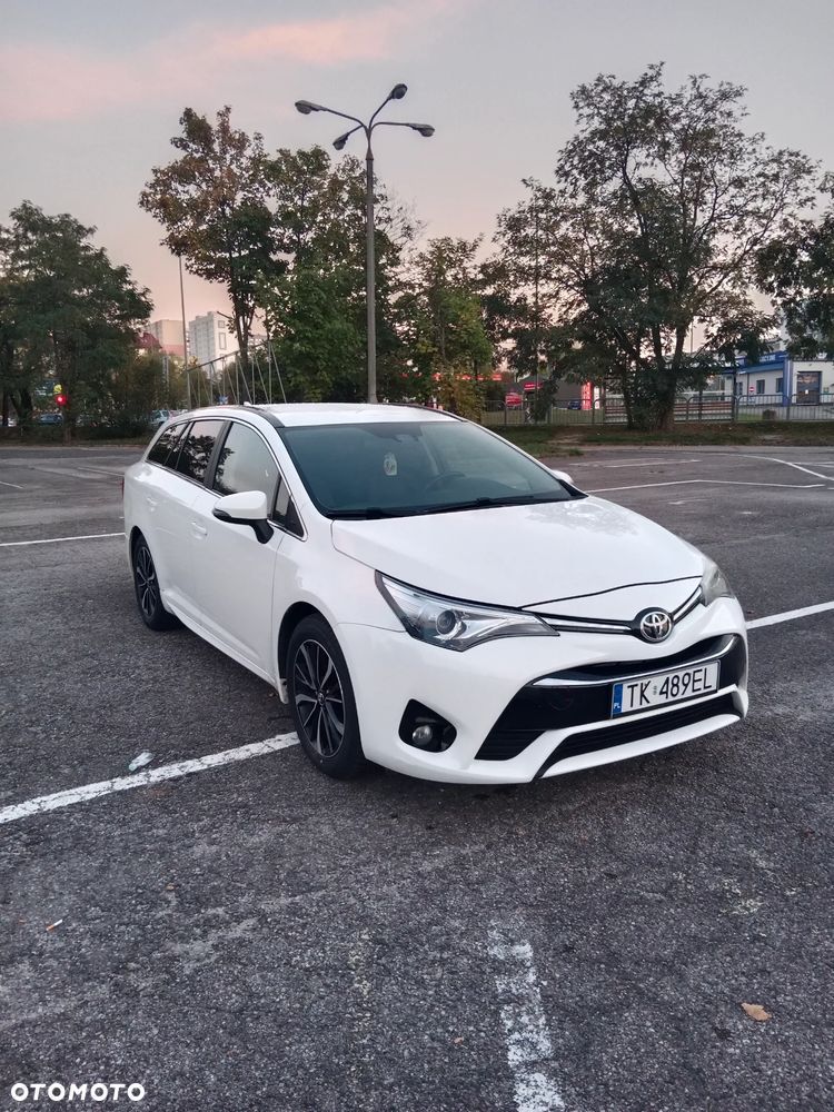 Toyota Avensis 2.0 D-4D Premium - 2