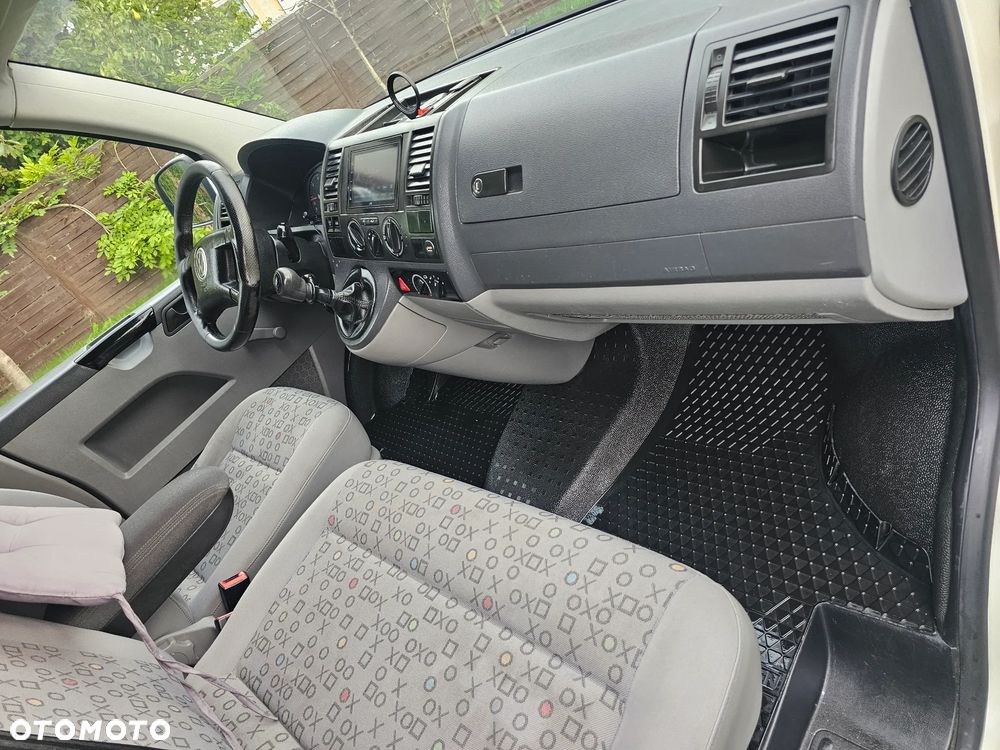 Volkswagen Transporter Shuttle Lang - 12