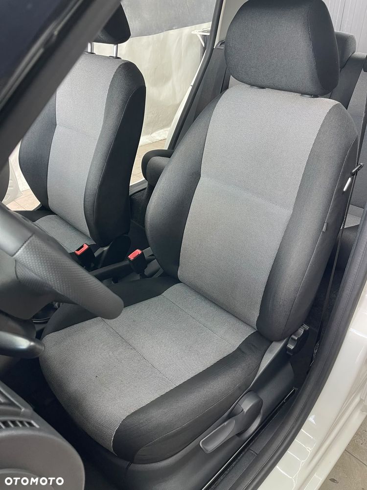 Skoda Fabia 1.2 HTP Ambition - 33