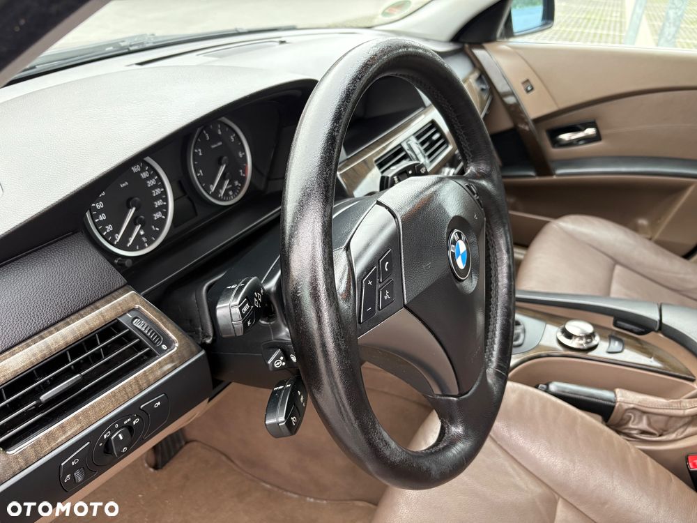 BMW Seria 5 545i - 14